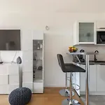 Bookkeeper\'S Apartment Split